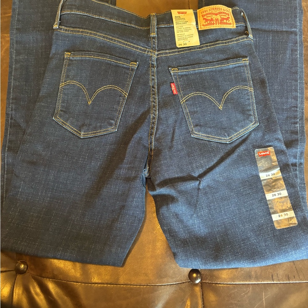 NWT Levi’s 315 Shaping Bootcut Jeans  Size 26
